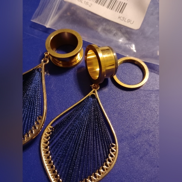 GORGEOUS GOLD BLUE THREAD SCREW BACK TUNNEL DANGLERS - Picture 5 of 5